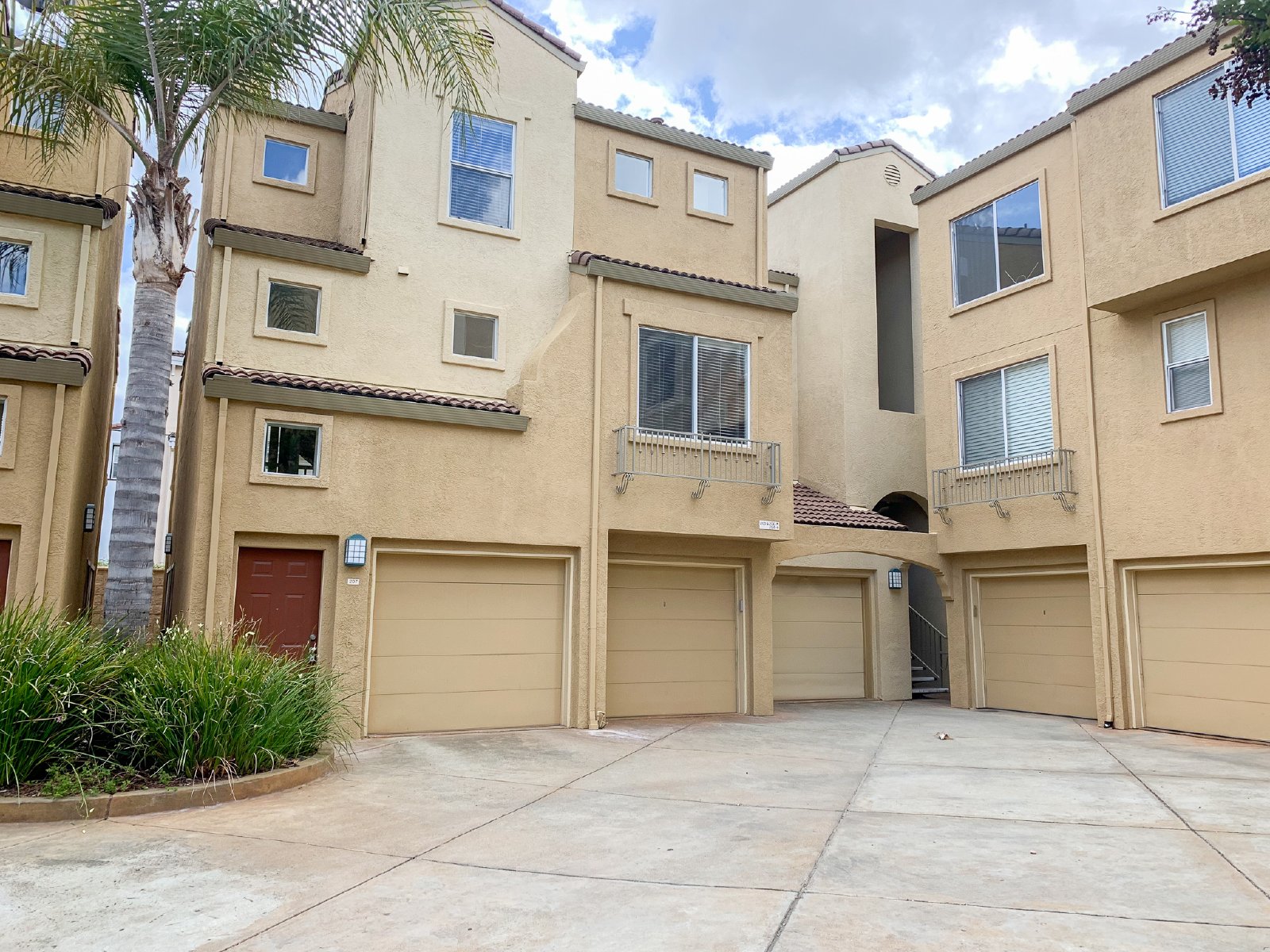1690 Civic Center Dr Apt 207
