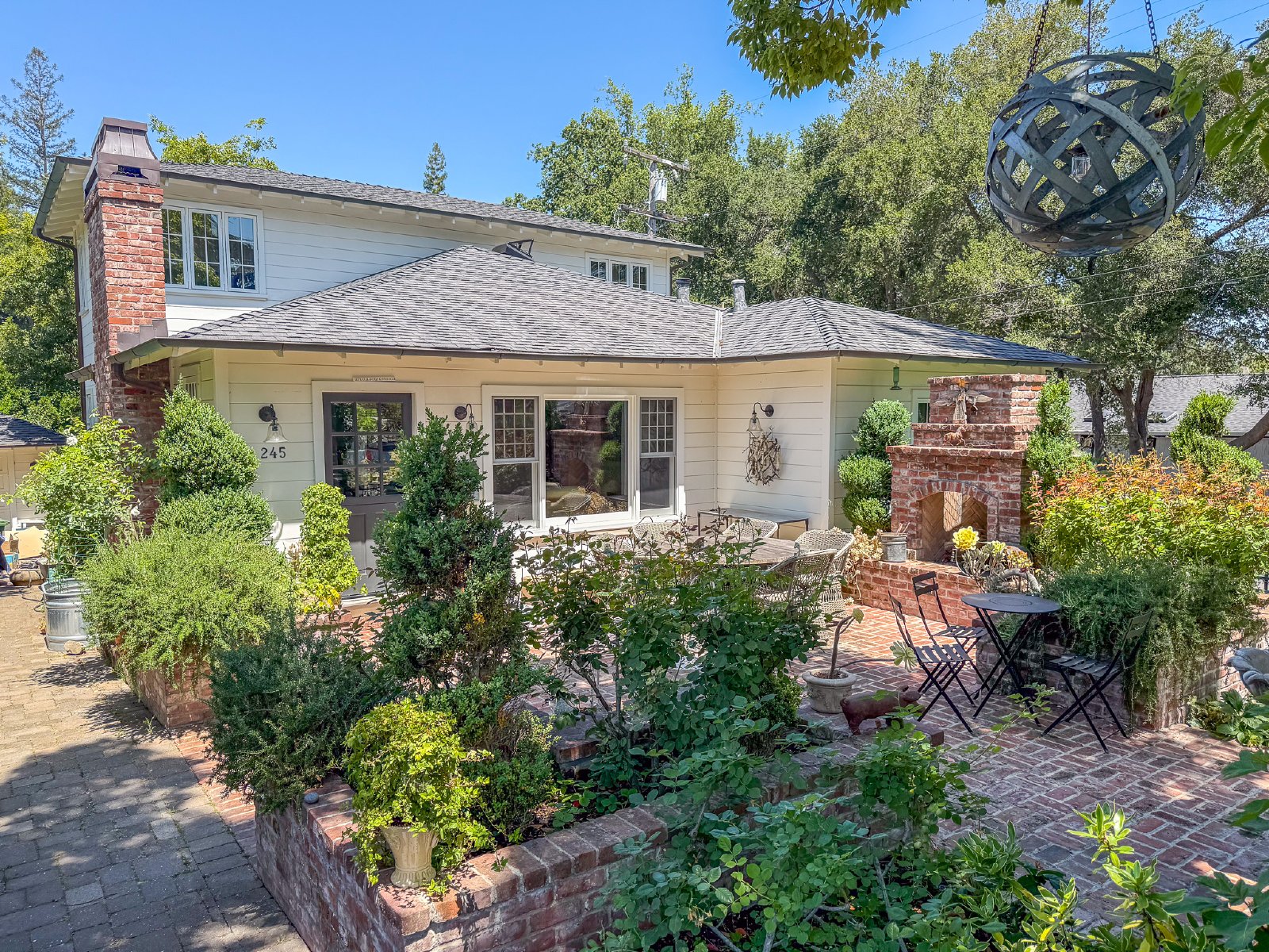 245 Alexander Ave