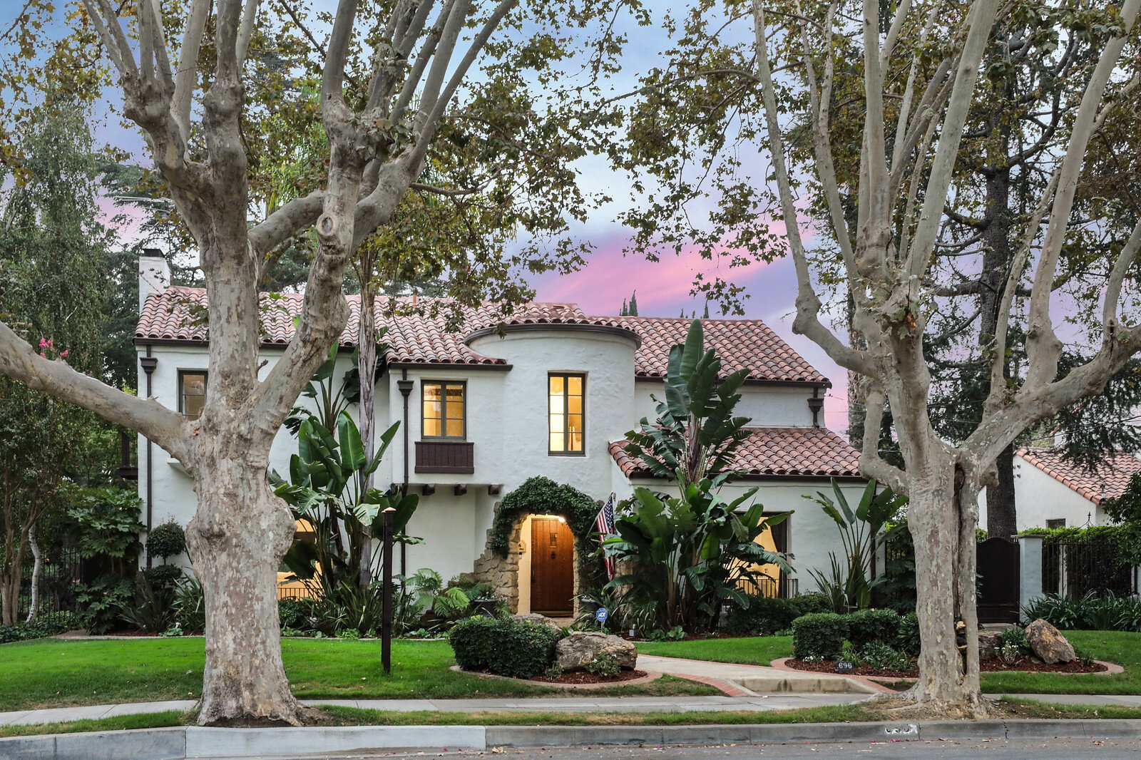 696 Margaret St